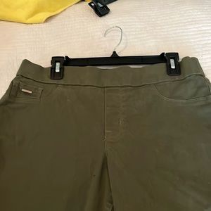 Olive Pull-on pants